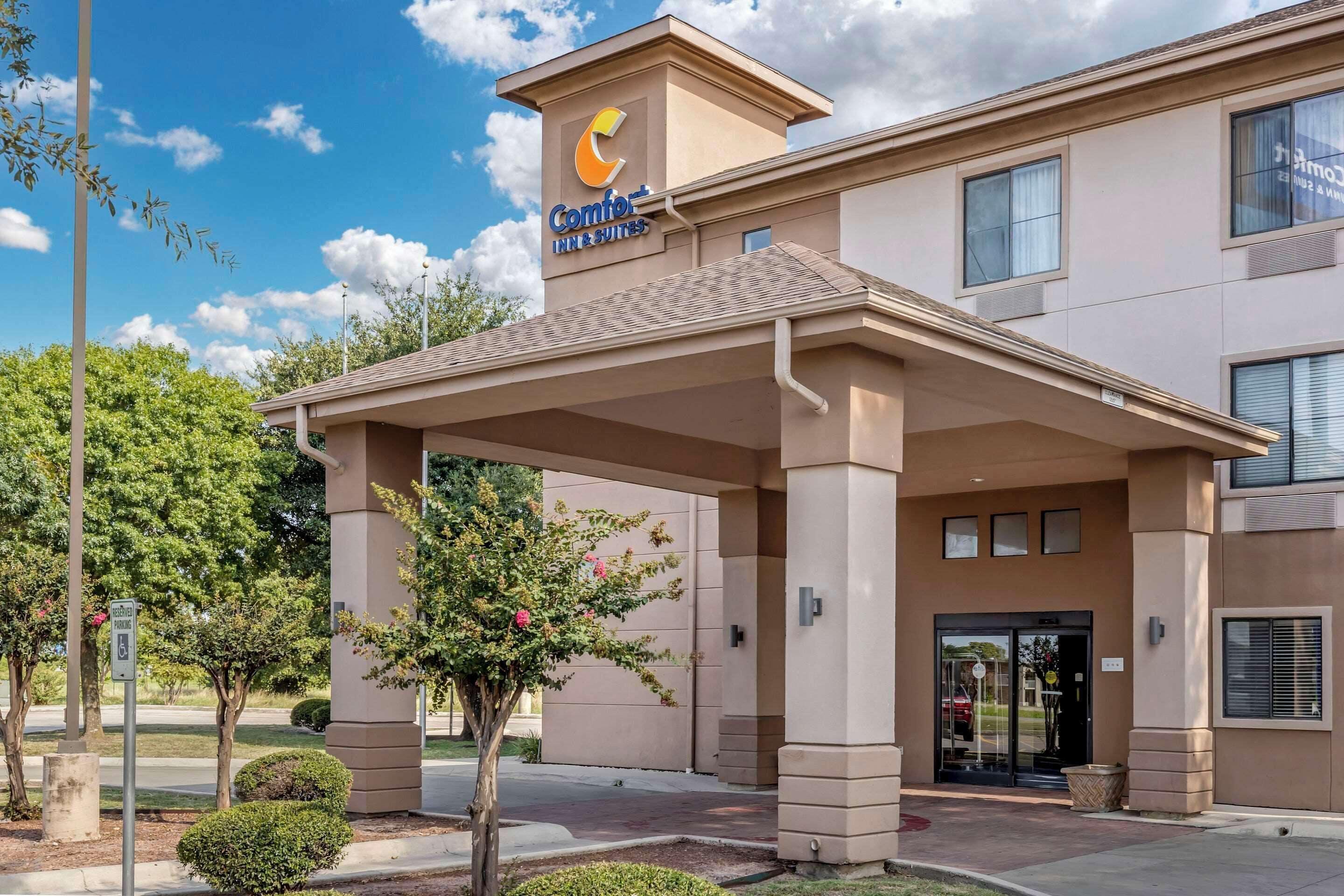 Staying In Texas Hill Country: 9 Business Hotels Compared