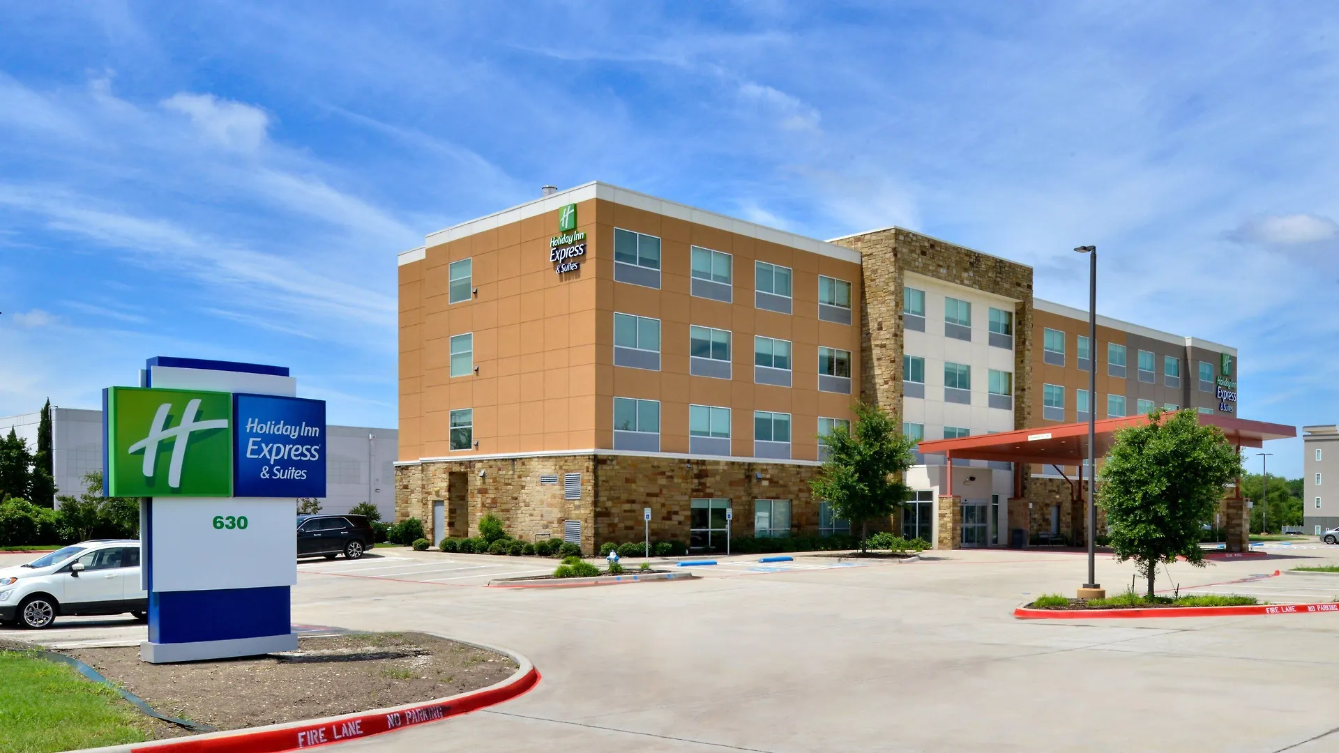 5 Family Hotels in Dallas-Fort Worth That Deliver