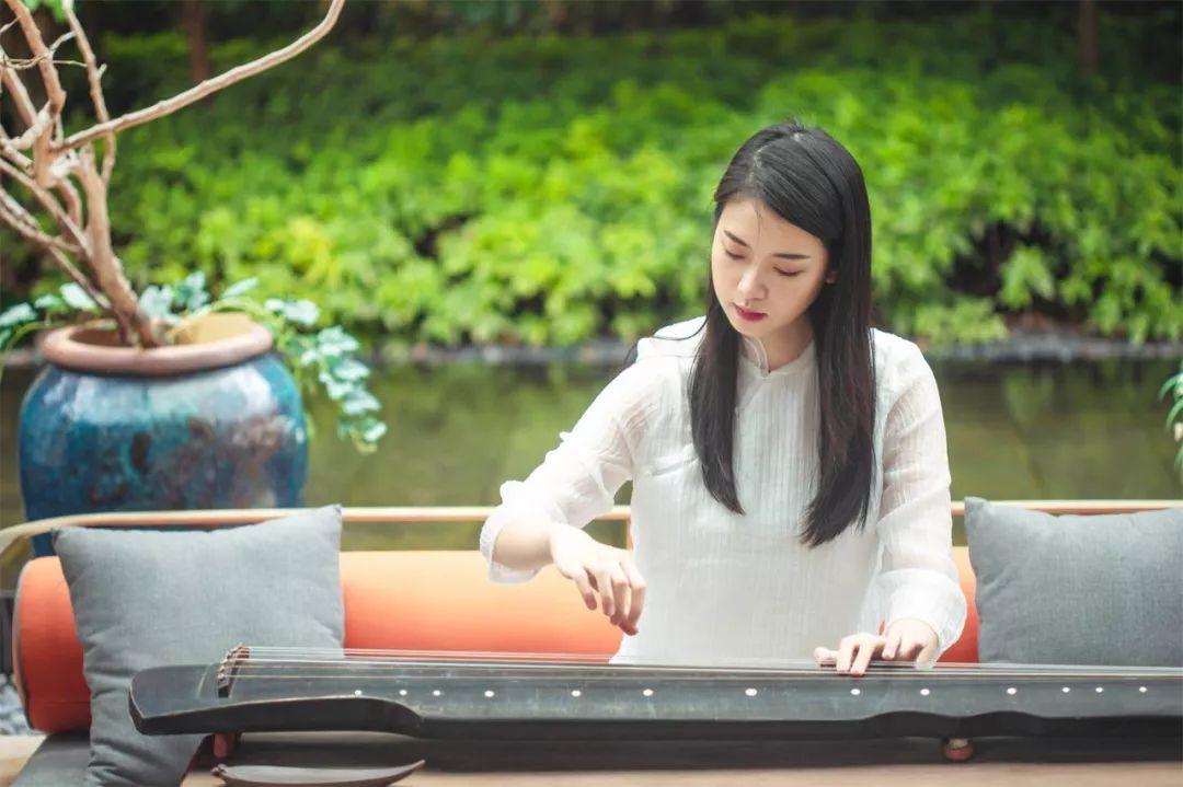 play the guqin