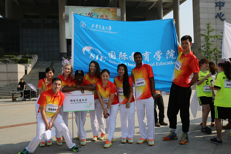 Photo-of-Chinese-and-foreign-students