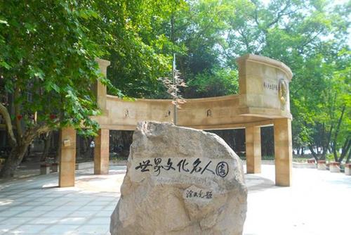 Huazhong-University-of-Science-and-Technology-campus-view