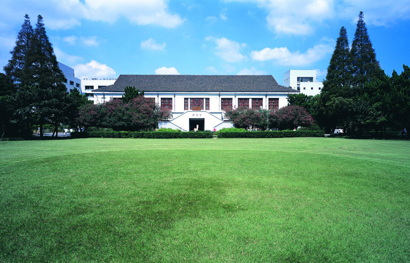 Fudan-University-grassland