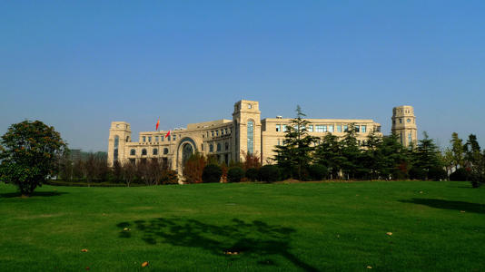Tree-shadow-of-Fudan-University