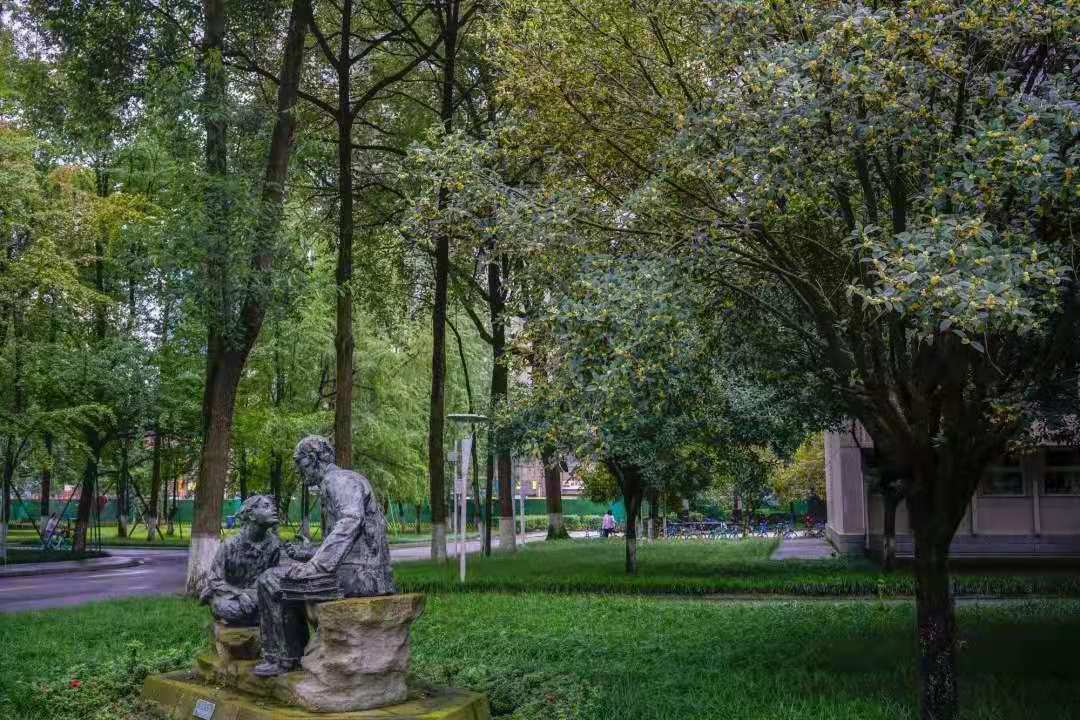 statue-UESTC
