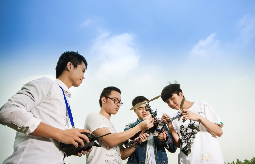 overseas-student-two-UESTC
