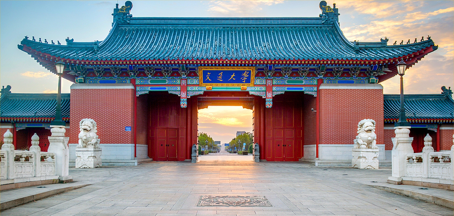 Close-up-view-of-the-gate-of-Shanghai-Jiaotong-University