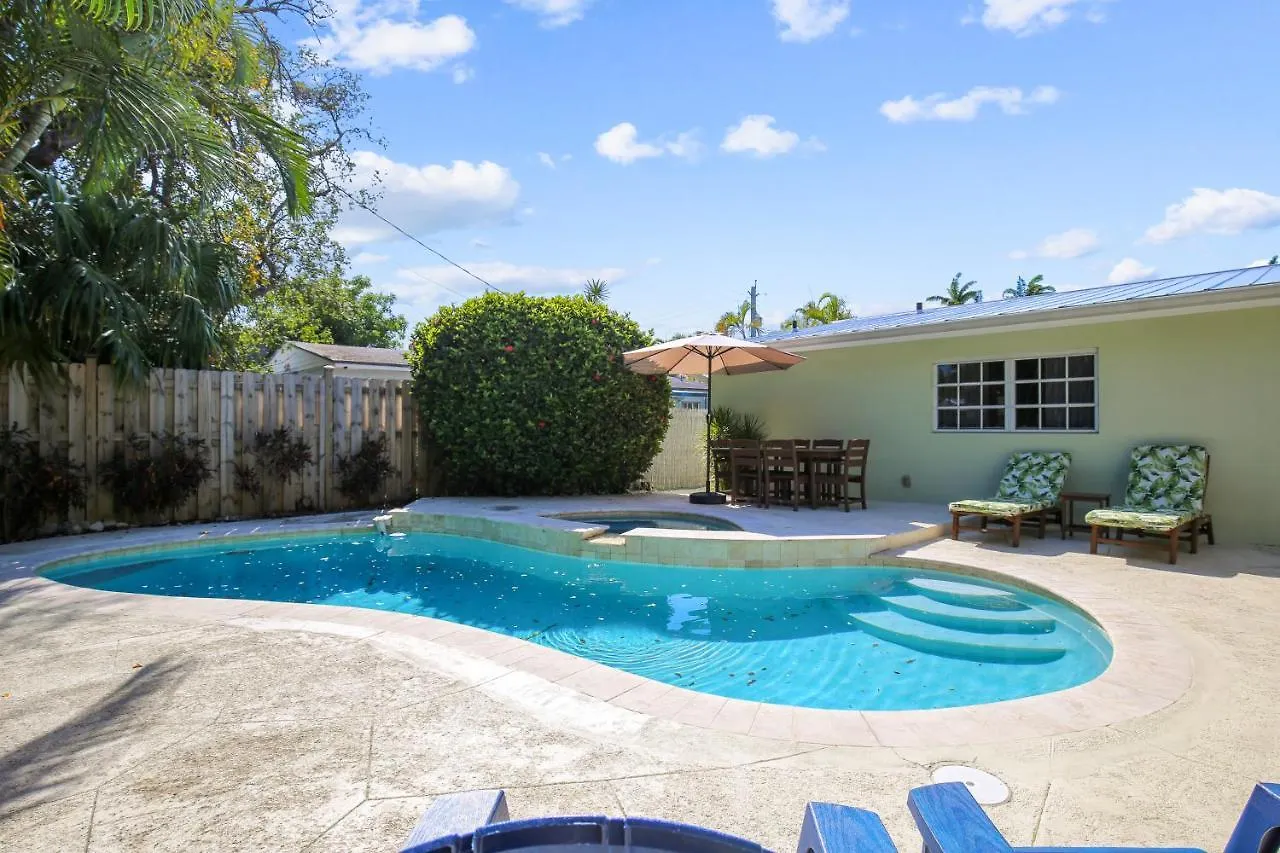4 Smart Villa Hotels Near Dog Beach Key West
