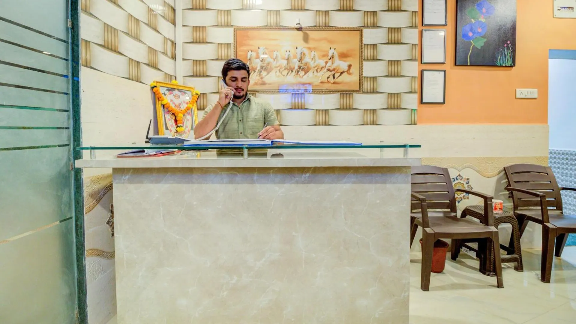 4 OYO Hotels Near Prithvi Theatre Worth Booking