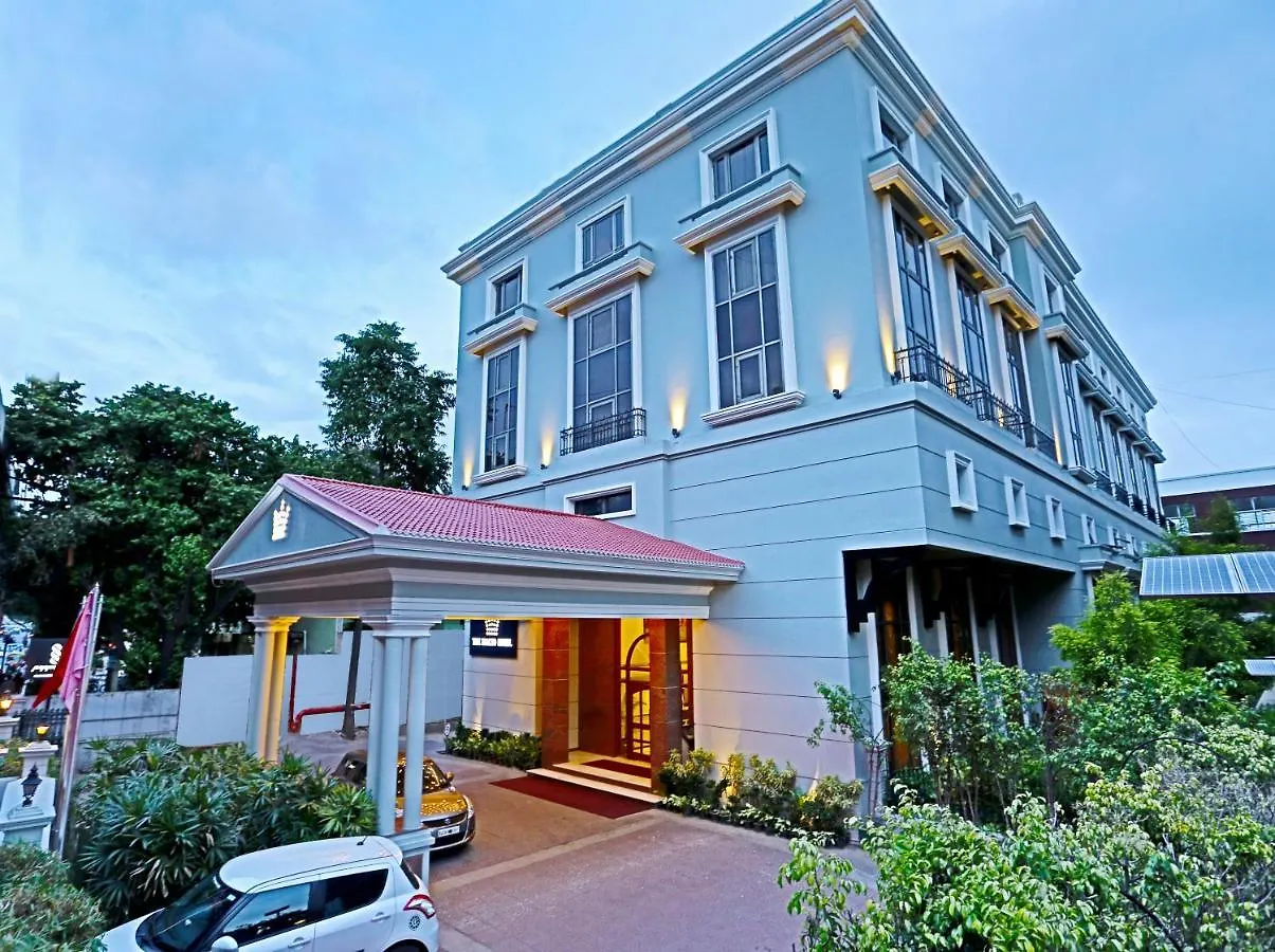 Staying in Gandhi Nagar: 4 Three-Star Hotels Compared