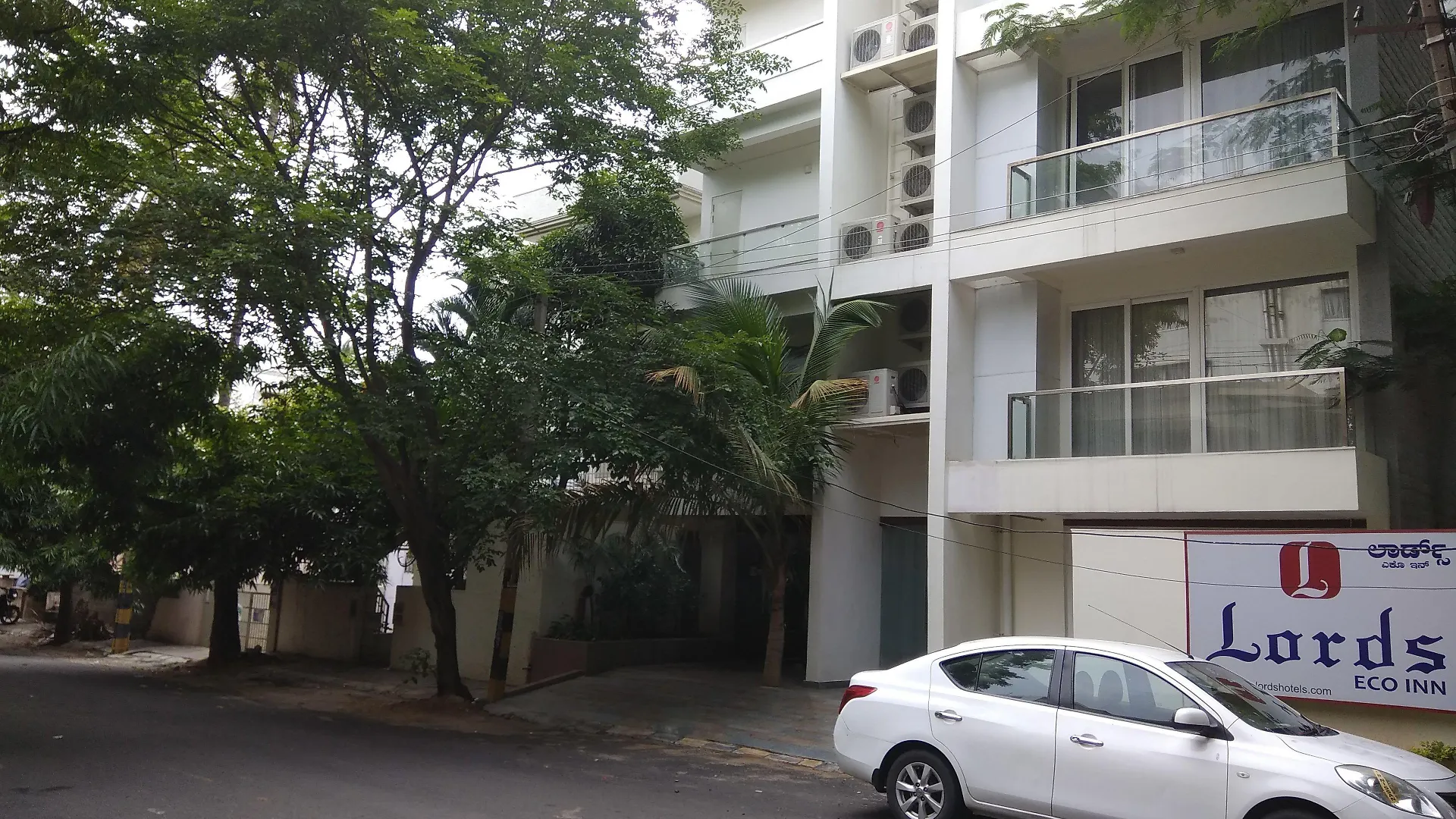 Where to Stay Near Lal Bagh: 15 Best Business Hotels