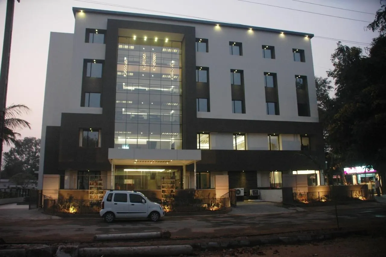 10 Business Hotels Near Shree Swaminarayan Mandir for Every Budget