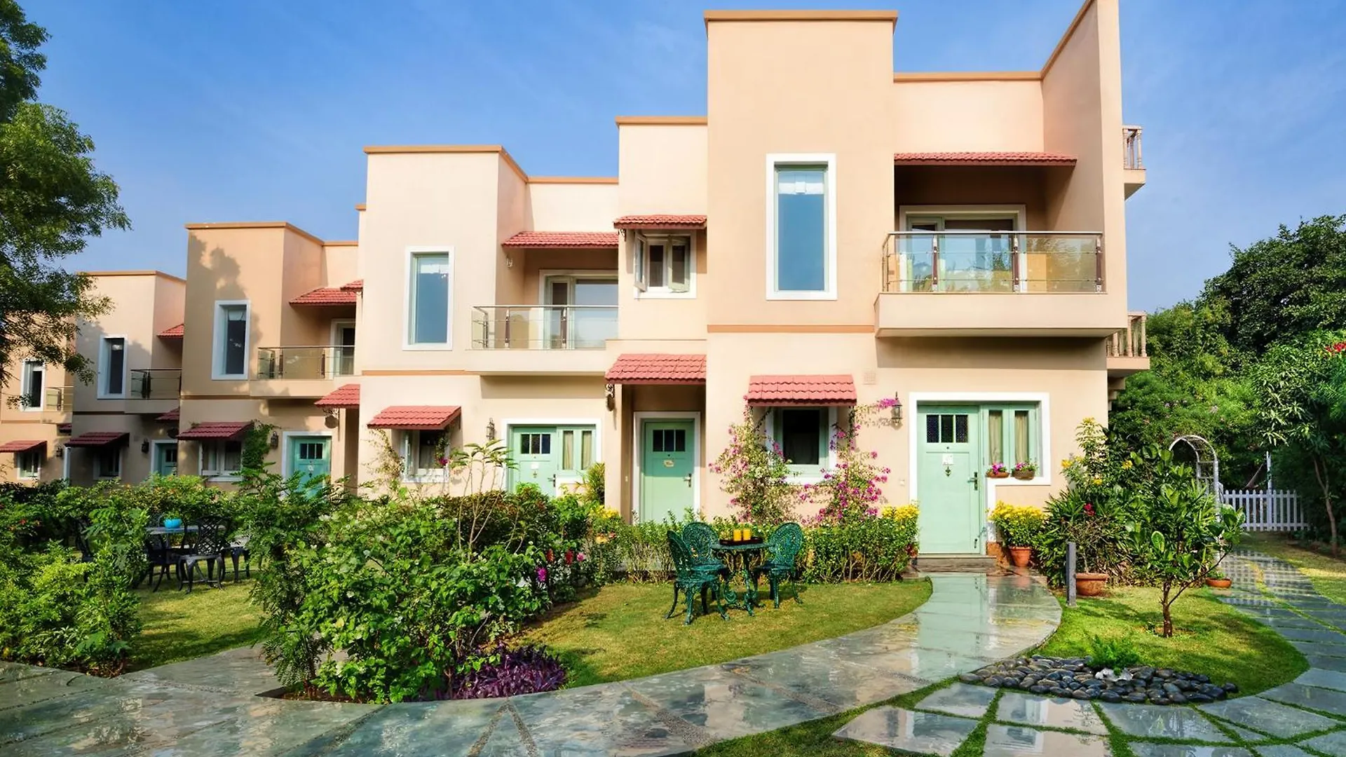 4 Family Hotels Near Aapno Ghar Worth Booking