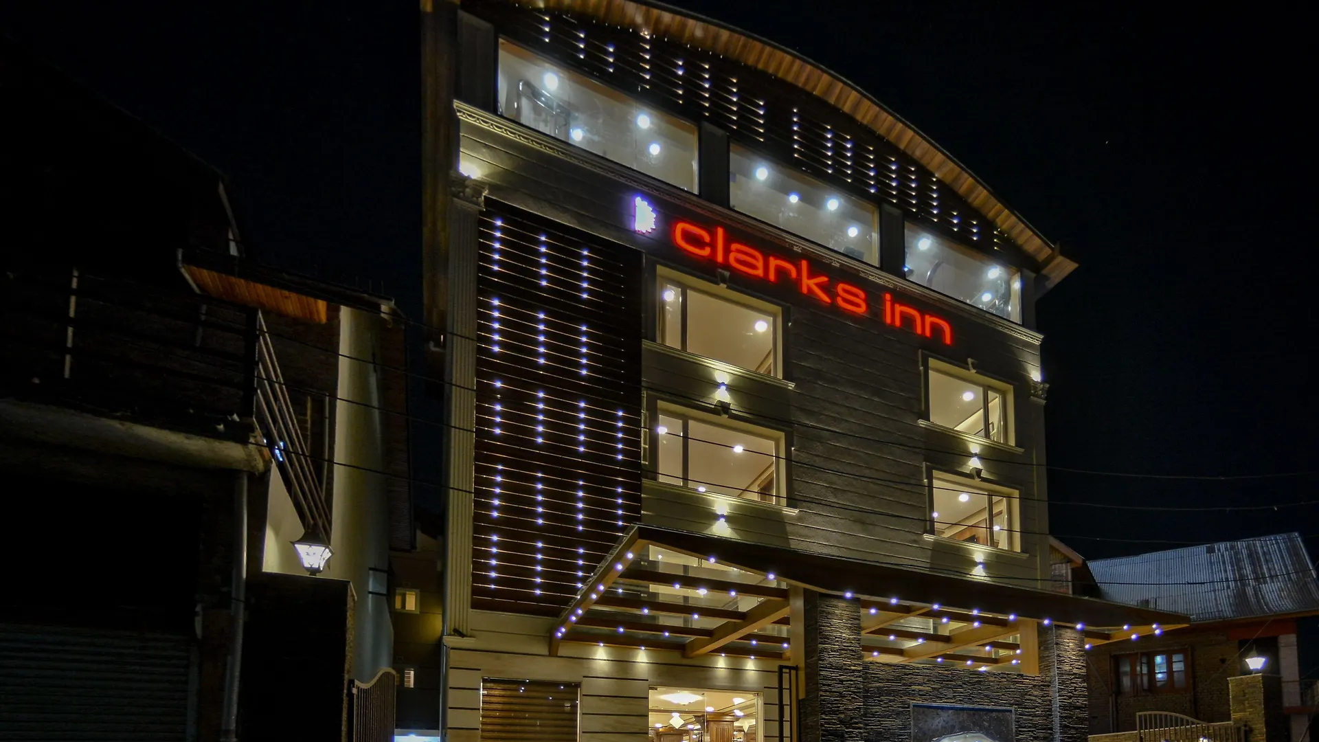 8 Business Hotels Near Hari Parbat Worth Booking in Srinagar