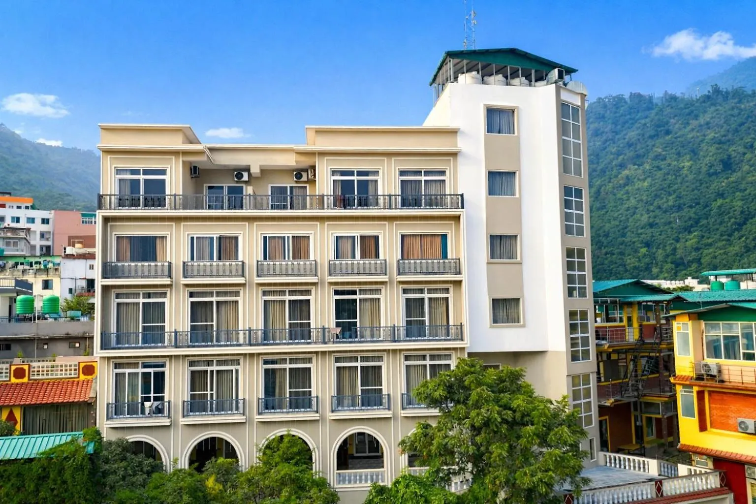 6 Top 3-Star Hotels Near Triveni Ghat for Rishikesh Stays