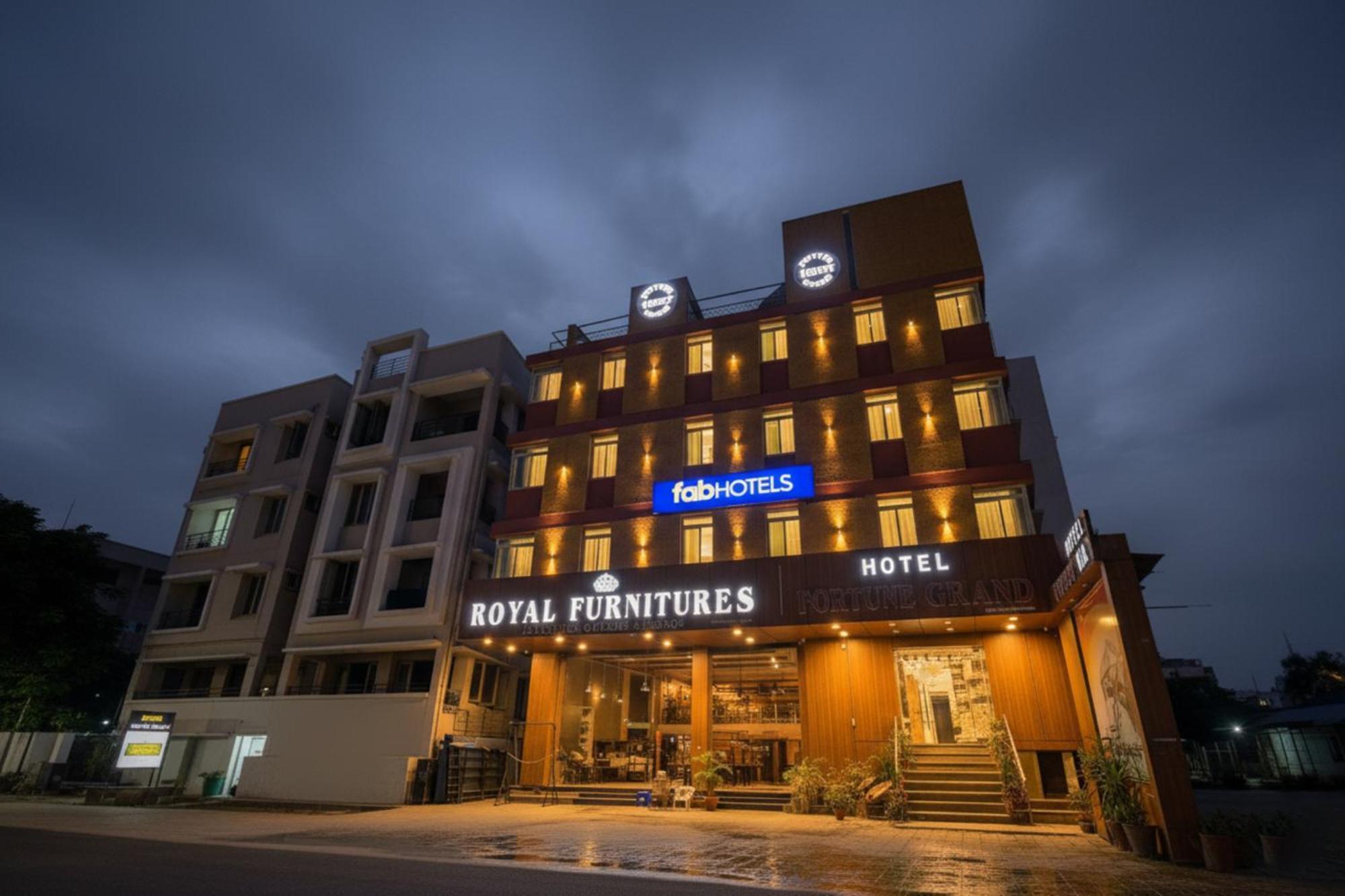 5 FabHotels Near Hyderabad Central Mall for Smart Stays
