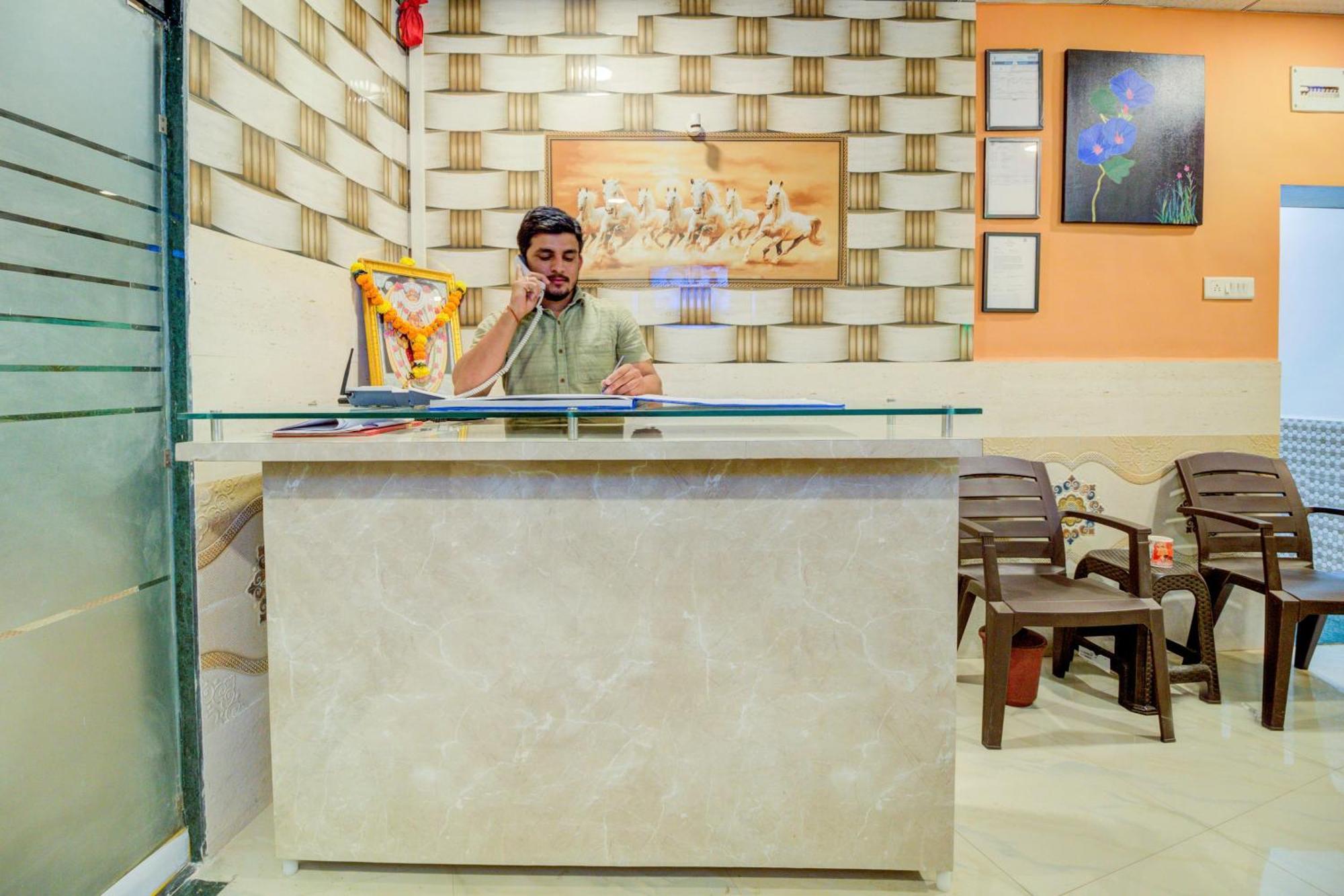 4 OYO Hotels Near Prithvi Theatre Worth Booking