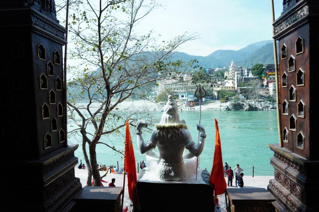 Staying Near Laxman Jhula: 15 Family Hotels Compared