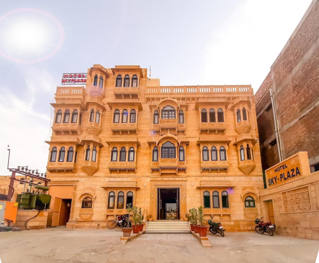 5 Central Hotels Near Salim Singh Ki Haveli Worth Booking