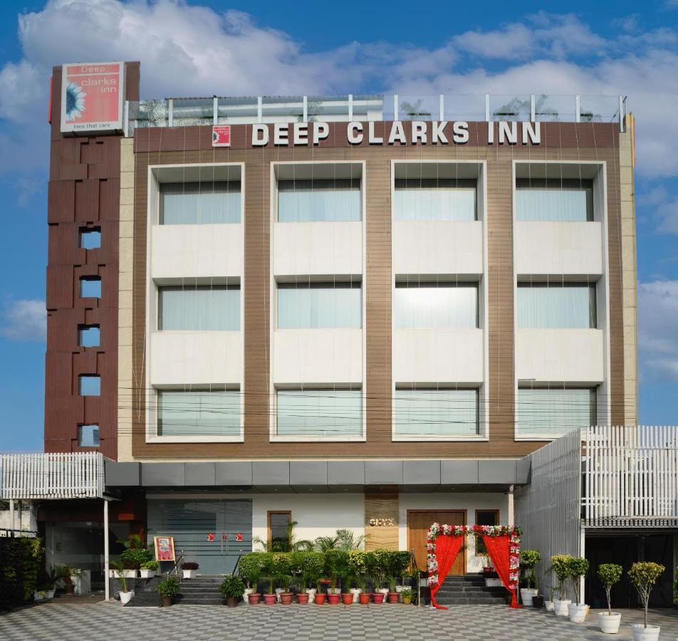 Where to Stay Near KD Singh Stadium: 4 Business Hotels Reviewed