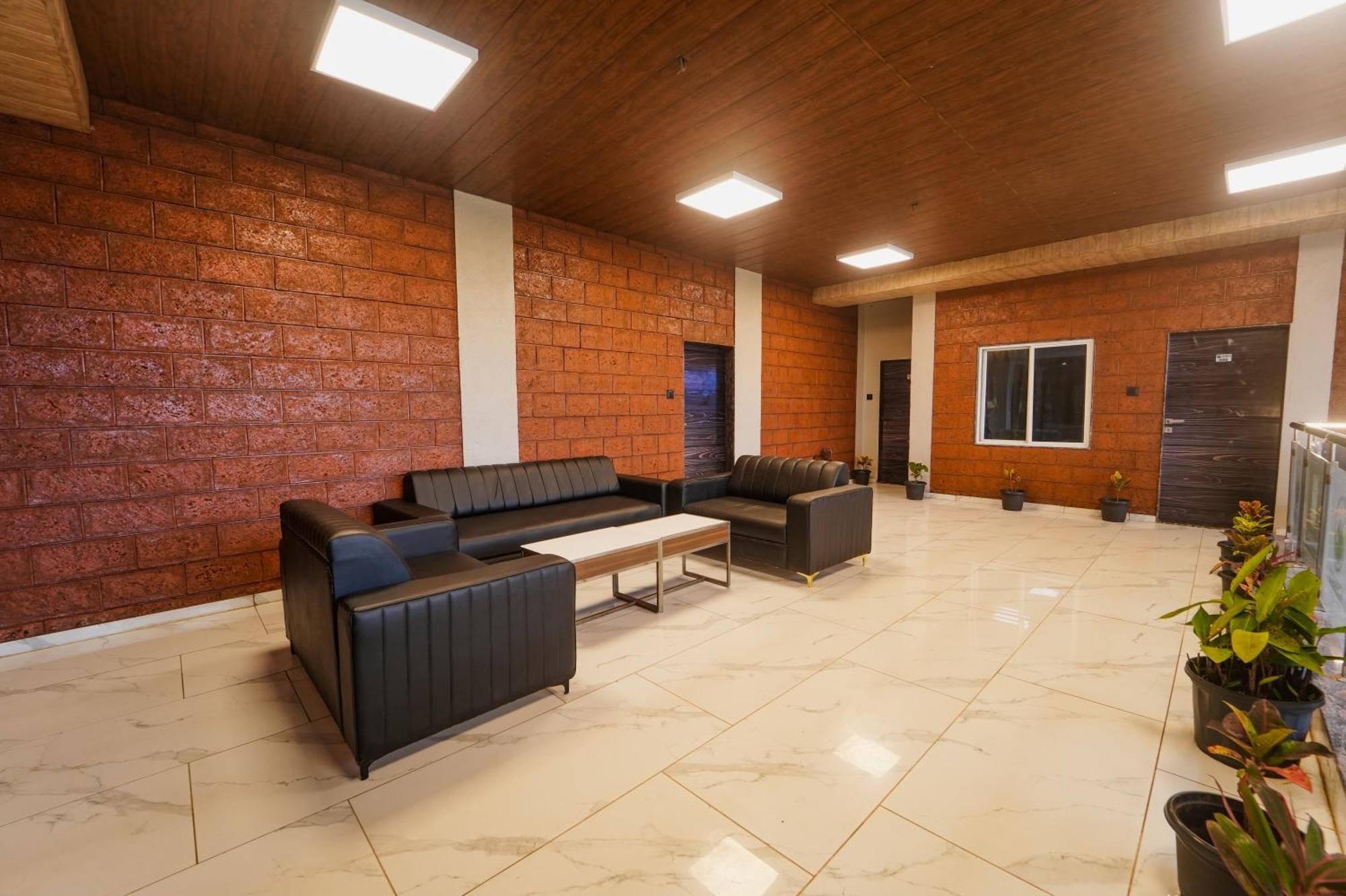 7 Budget Hotels Near Venna Lake Worth Every Rupee