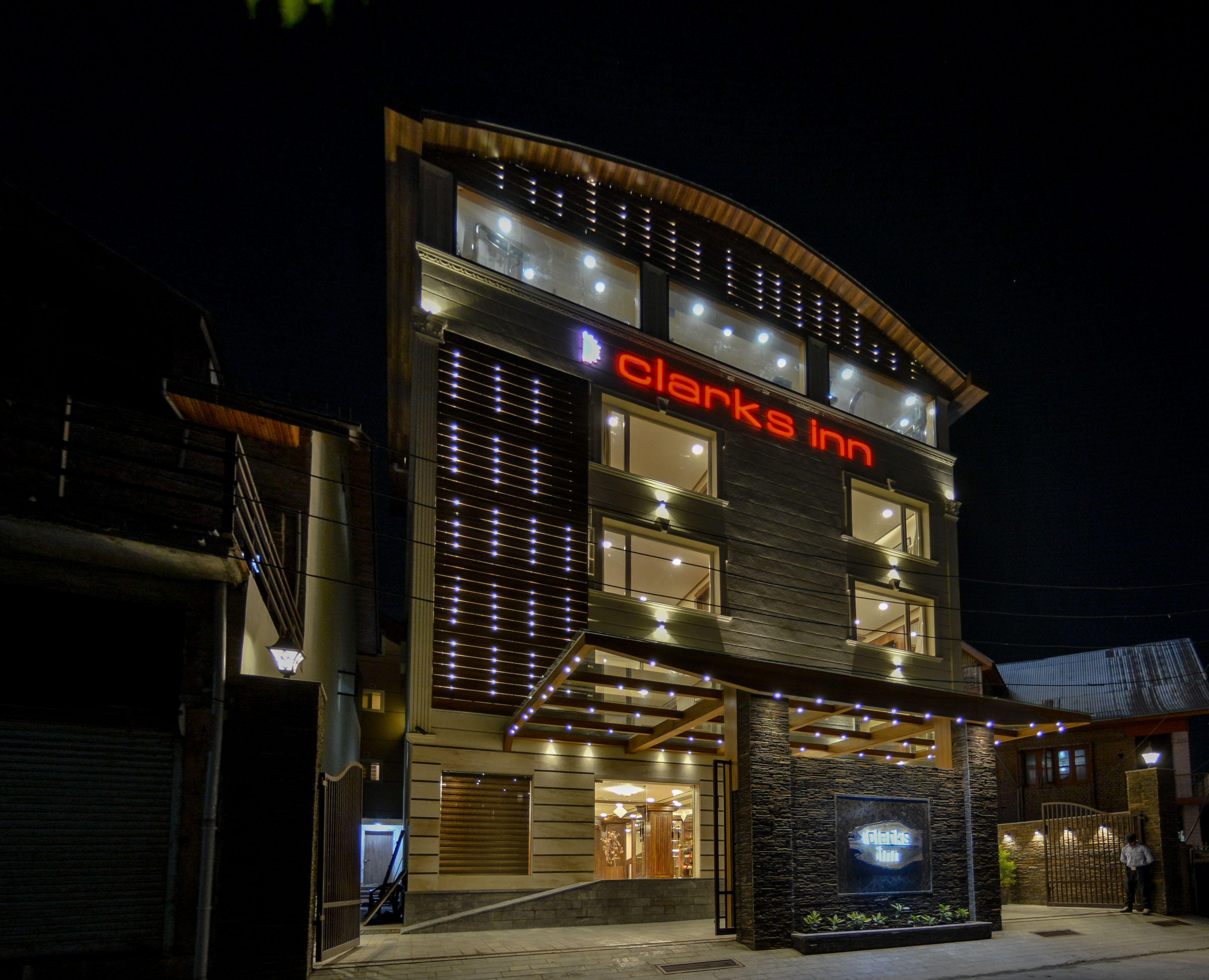 8 Business Hotels Near Hari Parbat Worth Booking in Srinagar