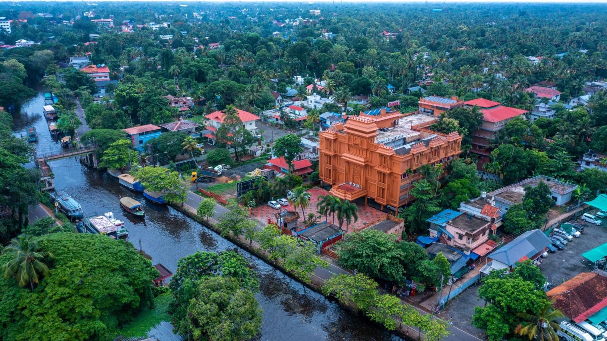 5 Four-Star Hotels Near Alleppey Lighthouse Worth Booking