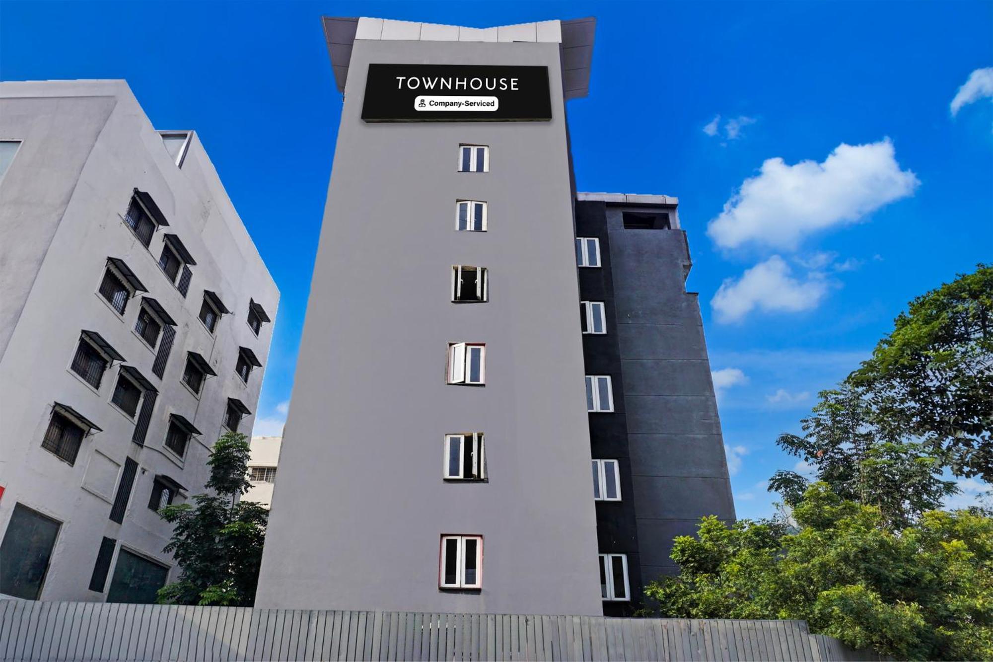 Staying Near Chaturshringi Temple: 4 Pune Hotels Compared