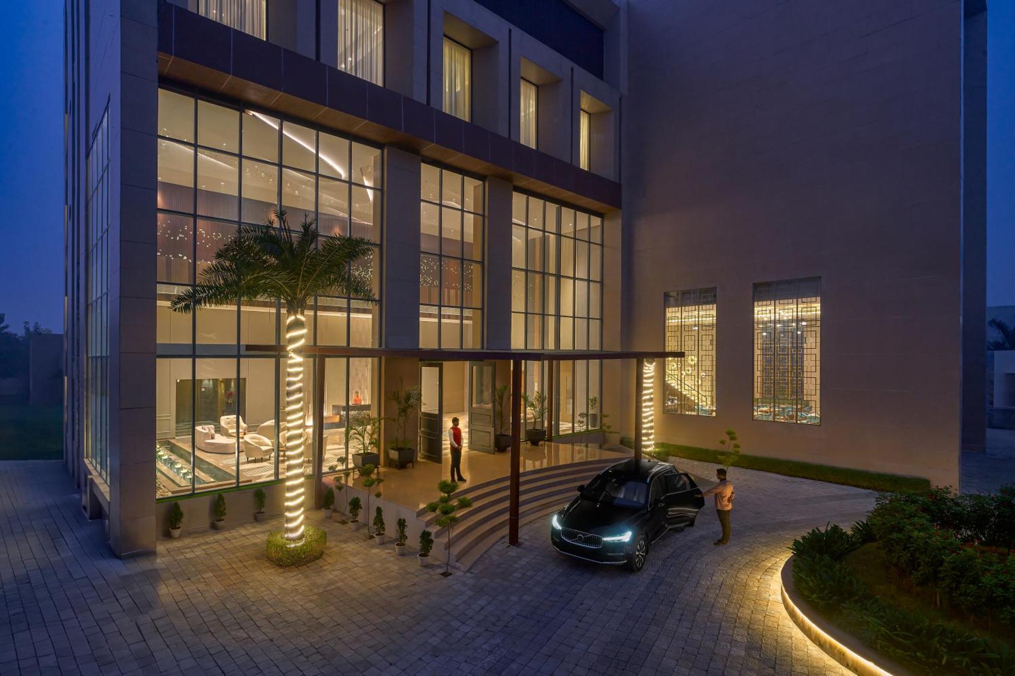 15 Top-Rated 4-Star Hotels in Uttar Pradesh, India