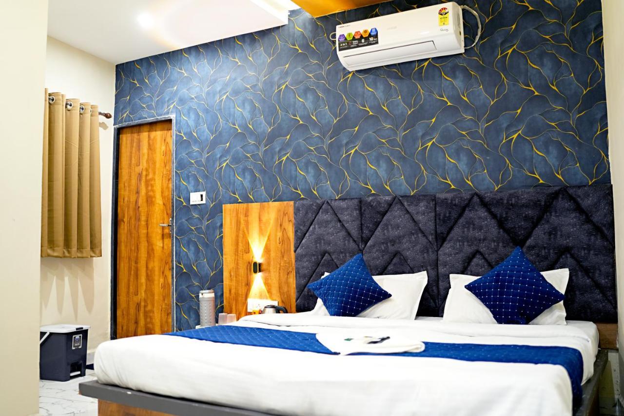 Staying in Madhya Pradesh: 14 Three-Star Hotels Compared