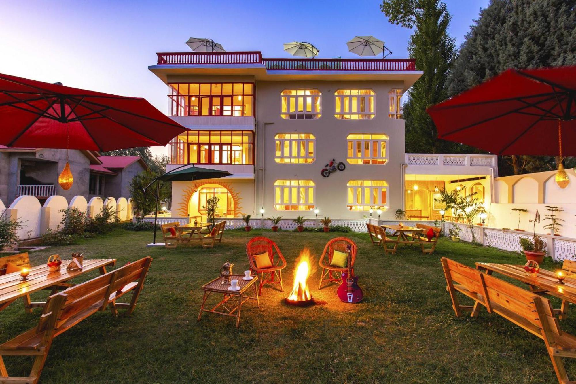 4 Budget Hotels Near Hari Parbat Worth Booking in Srinagar